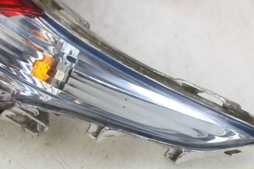 photo de Luz traseira KYMCO AGILITY 16+ 4T 50 (2018 - 2023) - Pontos de fixação