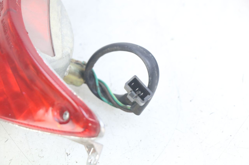 photo de Luz traseira KYMCO AGILITY 4T 50 (2005 - 2018) - Zoom do estado de desgaste