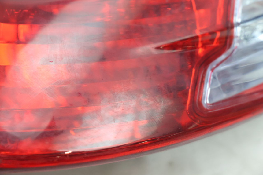 photo de Luz traseira KYMCO AGILITY CITY 16P 125 (2015 - 2024) - Zoom do estado de desgaste