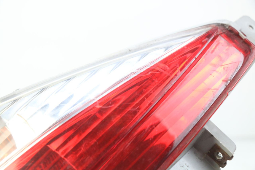 photo de Luz traseira SUZUKI BURGMAN 125 (2007 - 2014) - Estado da superfície