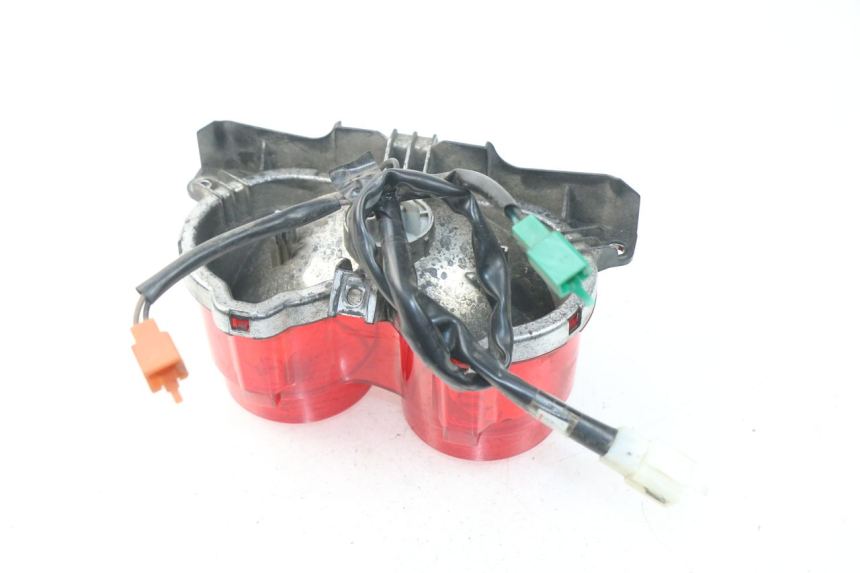 photo de Luz traseira YAMAHA BW'S BWS 125 (2010 - 2013) - Zoom do estado de desgaste