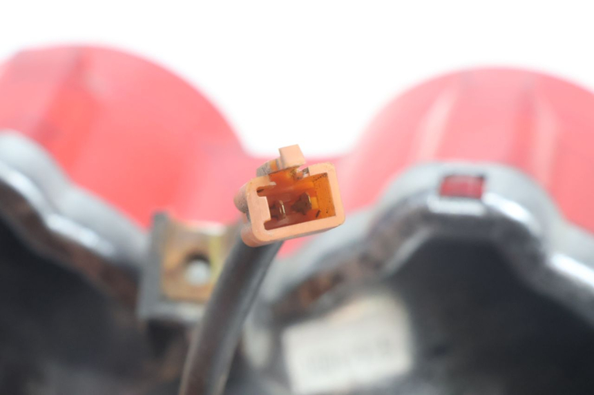 photo de Luz traseira YAMAHA BW'S BWS 125 (2010 - 2013) - Pontos de fixação