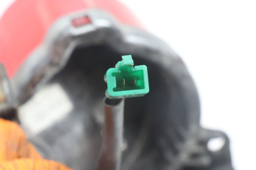 photo de Luz traseira YAMAHA BW'S BWS 125 (2010 - 2013) - Estado da superfície