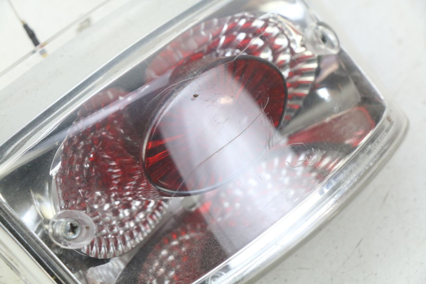 photo de Luz traseira YAMAHA BW'S NAKED 50 (2008 - 2019) - Zoom do estado de desgaste