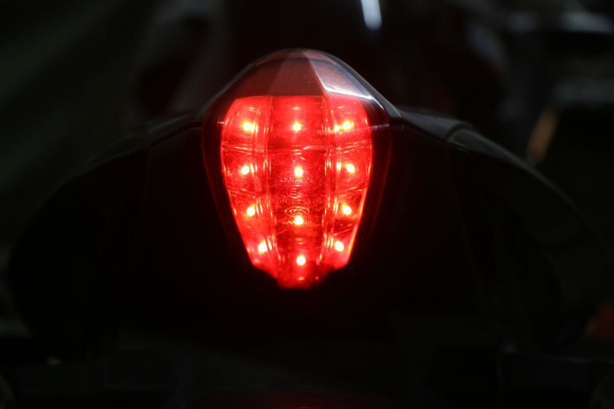 photo de Luz traseira KSR CODE 125 (2018 - 2020) - Zoom do estado de desgaste