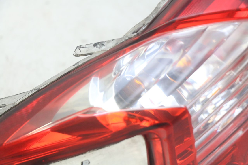 photo de Luz traseira KYMCO DINK STREET 125 (2009 - 2014) - Detalhe da peça