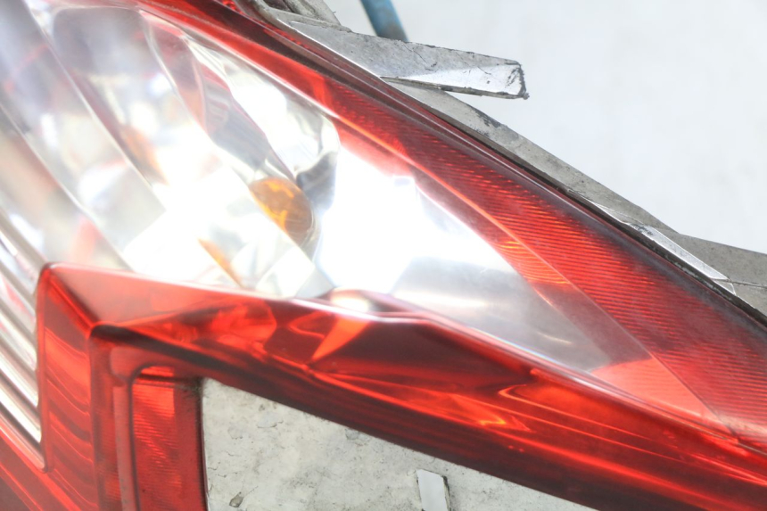 photo de Luz traseira KYMCO DINK STREET 125 (2009 - 2014) - Outro ângulo de visão