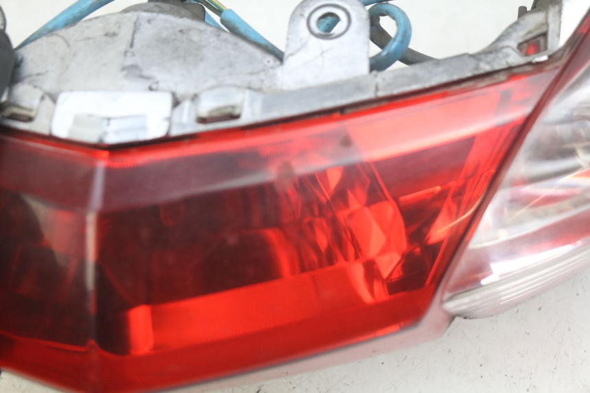photo de Luz traseira KYMCO DINK STREET 125 (2009 - 2014) - Estado da superfície