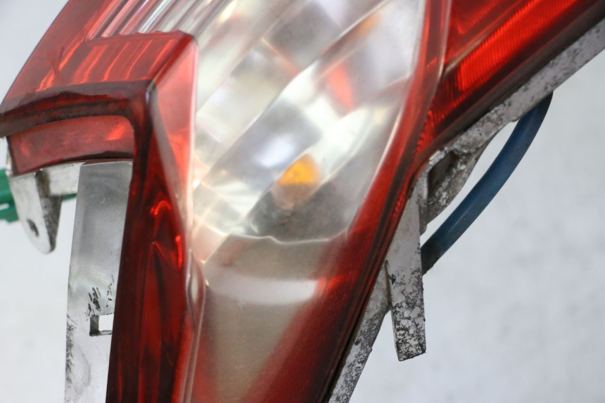 photo de Luz traseira KYMCO DINK STREET 125 (2009 - 2014) - Outro ângulo de visão