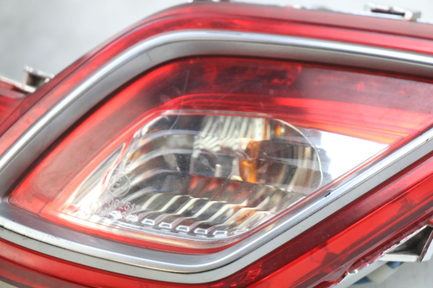 photo de Luz traseira KYMCO DOWNTOWN ABS 125 (2015 - 2017) - Ampliação técnica