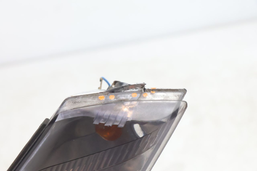 photo de LUZ TRASEIRA DIREITA APRILIA ATLANTIC S 125 (2010 - 2013) - Pontos de fixação