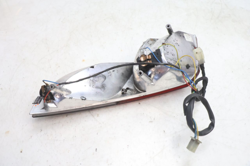 photo de LUZ TRASEIRA DIREITA APRILIA ATLANTIC S 125 (2010 - 2013) - Estado da superfície