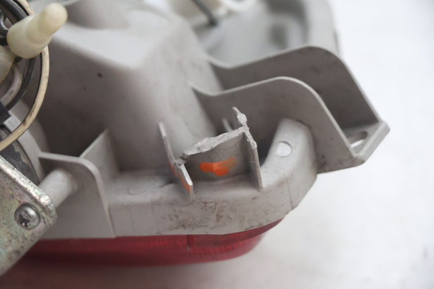 photo de LUZ TRASEIRA DIREITA SUZUKI BURGMAN EXECUTIVE ABS 650 (2006 - 2012) - Pontos de fixação