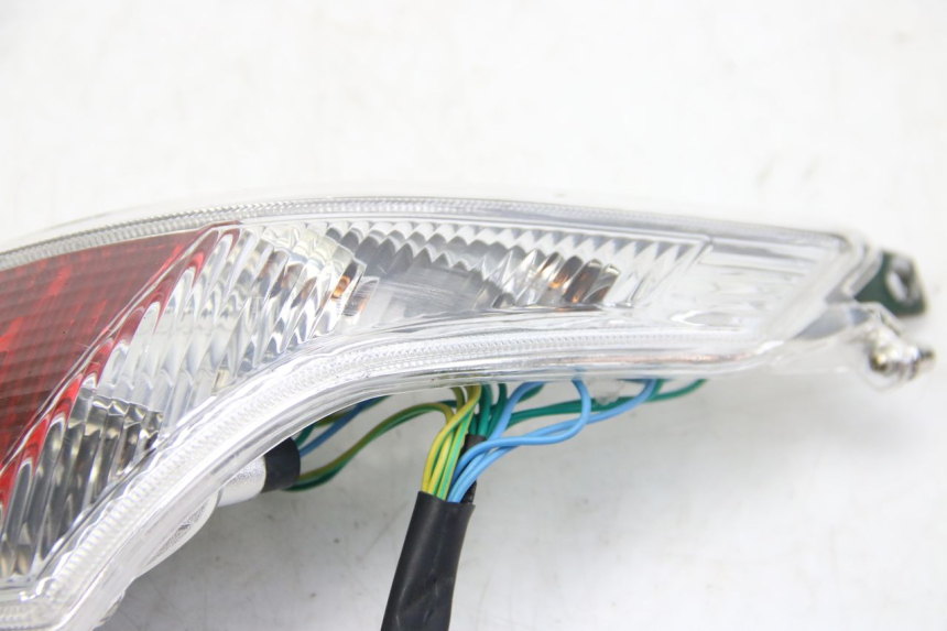 photo de FAROL TRASEIRO DIREITO PEUGEOT E-VIVACITY 1 (2012 - 2018) - Outro ângulo de visão