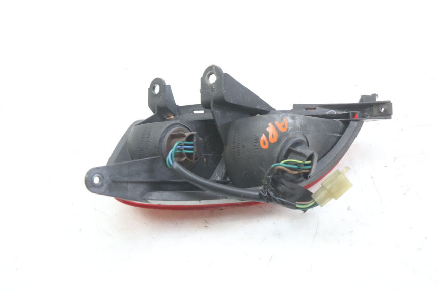 photo de FAROL TRASEIRO DIREITO HONDA FES PANTHEON 2T 125 (1998 - 2002) - Detalhe da peça