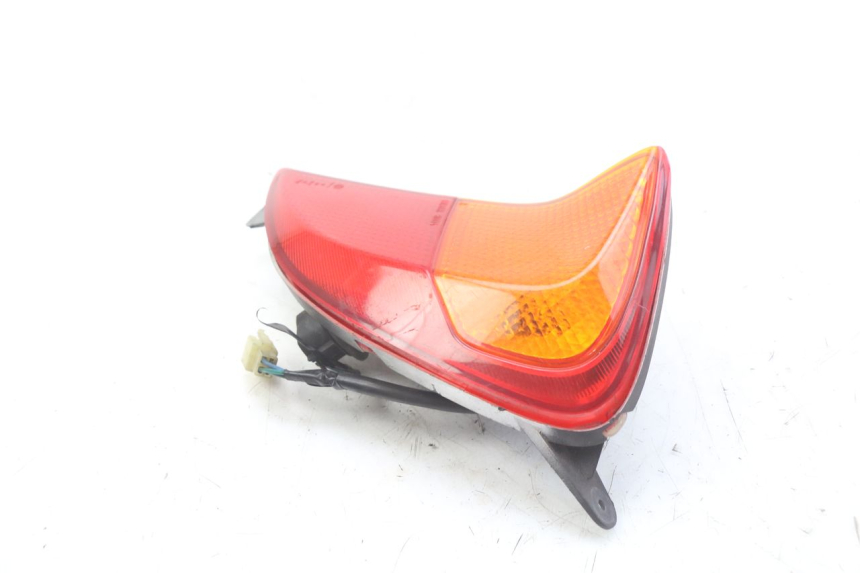 photo de FAROL TRASEIRO DIREITO HONDA FES PANTHEON 2T 125 (1998 - 2002) - Outro ângulo de visão
