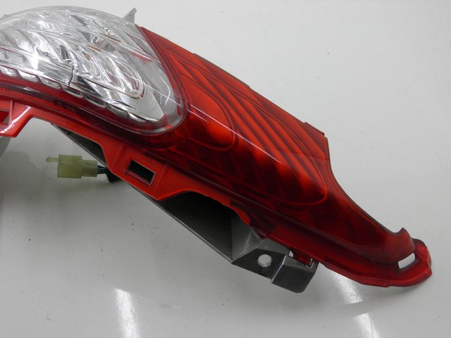 photo de FAROL TRASEIRO DIREITO HONDA FES S-WING SWING 125 (2007 - 2015) - Zoom do estado de desgaste
