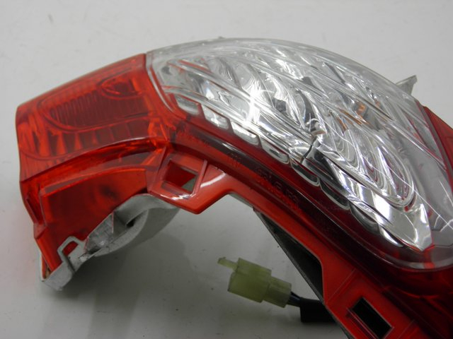 photo de FAROL TRASEIRO DIREITO HONDA FES S-WING SWING 125 (2007 - 2015) - Outro ângulo de visão