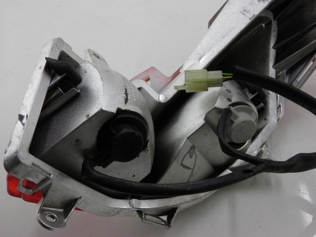 photo de FAROL TRASEIRO DIREITO HONDA FES S-WING SWING 125 (2007 - 2015) - Ampliação técnica