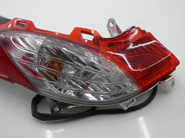 photo de FAROL TRASEIRO DIREITO HONDA FES S-WING SWING 125 (2007 - 2015) - Pontos de fixação