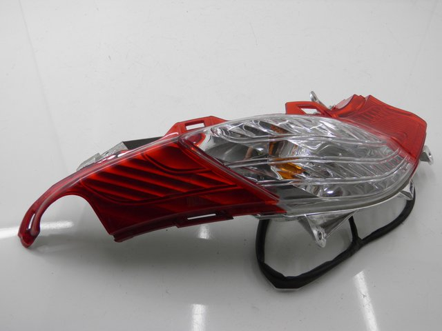 photo de FAROL TRASEIRO DIREITO HONDA FES S-WING SWING 125 (2007 - 2015) - Estado da superfície
