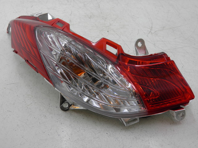 photo de FAROL TRASEIRO DIREITO HONDA FES S-WING SWING ABS 125 (2007 - 2015) - Vista principal