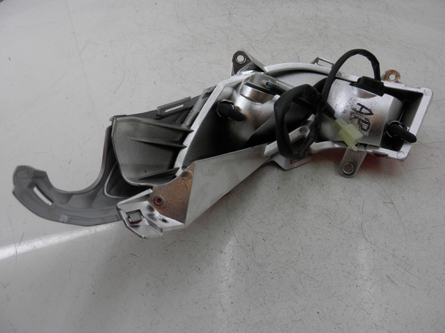 photo de FAROL TRASEIRO DIREITO HONDA FES S-WING SWING ABS 125 (2007 - 2015) - Detalhe da peça