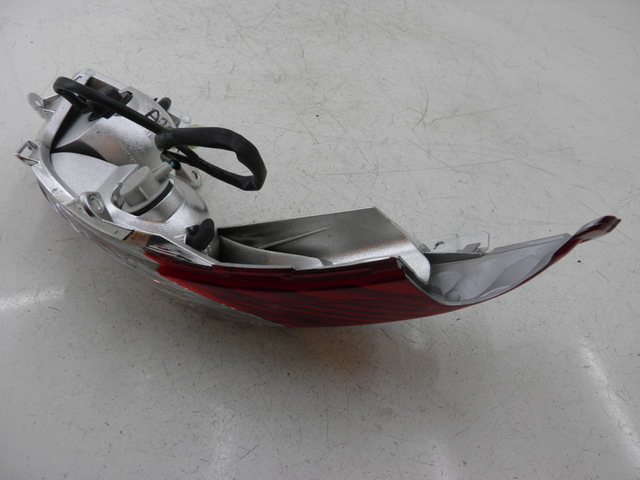 photo de FAROL TRASEIRO DIREITO HONDA FES S-WING SWING ABS 125 (2007 - 2015) - Zoom do estado de desgaste
