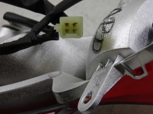 photo de FAROL TRASEIRO DIREITO HONDA FES S-WING SWING ABS 125 (2007 - 2015) - Outro ângulo de visão