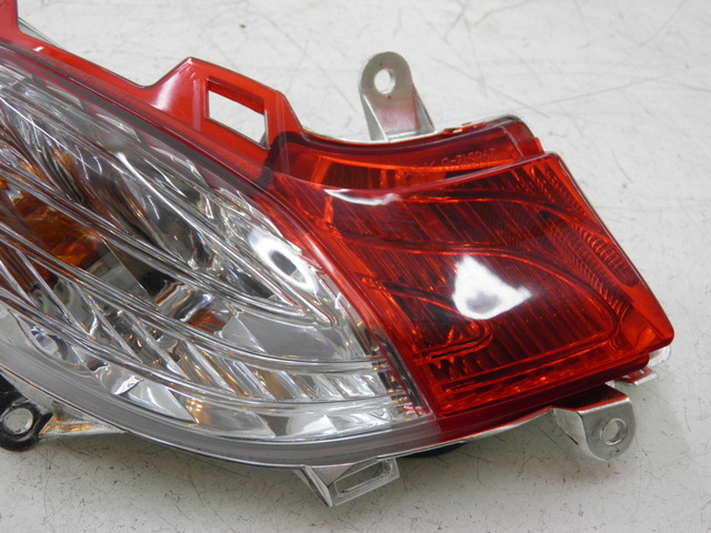 photo de FAROL TRASEIRO DIREITO HONDA FES S-WING SWING ABS 125 (2007 - 2015) - Ampliação técnica