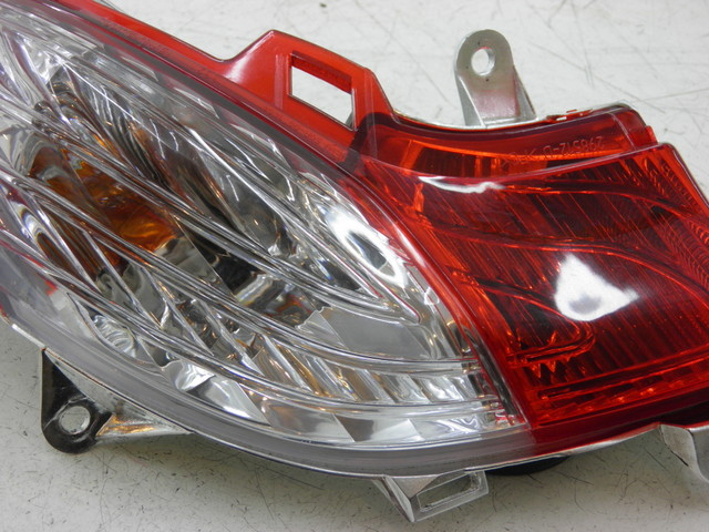 photo de FAROL TRASEIRO DIREITO HONDA FES S-WING SWING ABS 125 (2007 - 2015) - Pontos de fixação