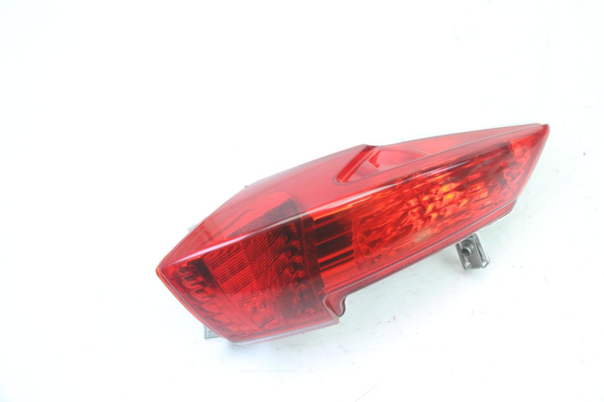 photo de FAROL TRASEIRO DIREITO PIAGGIO MP3 HPE 310 (2024 - 2025) - Vista principal