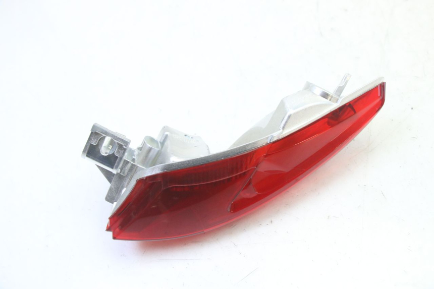 photo de FAROL TRASEIRO DIREITO PIAGGIO MP3 HPE 310 (2024 - 2025) - Outro ângulo de visão