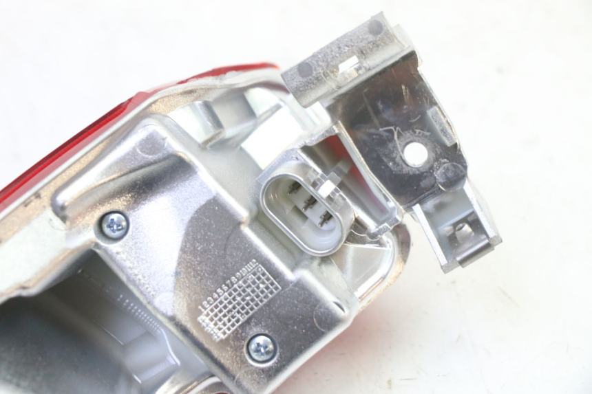 photo de FAROL TRASEIRO DIREITO PIAGGIO MP3 HPE 310 (2024 - 2025) - Vista geral