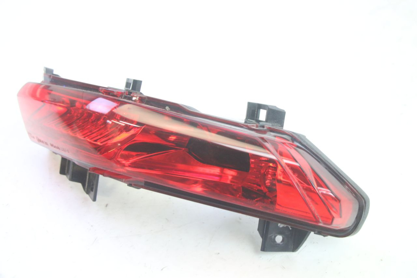 photo de FAROL TRASEIRO DIREITO PIAGGIO MP3 HPE 350 (2018 - 2020) - Zoom do estado de desgaste