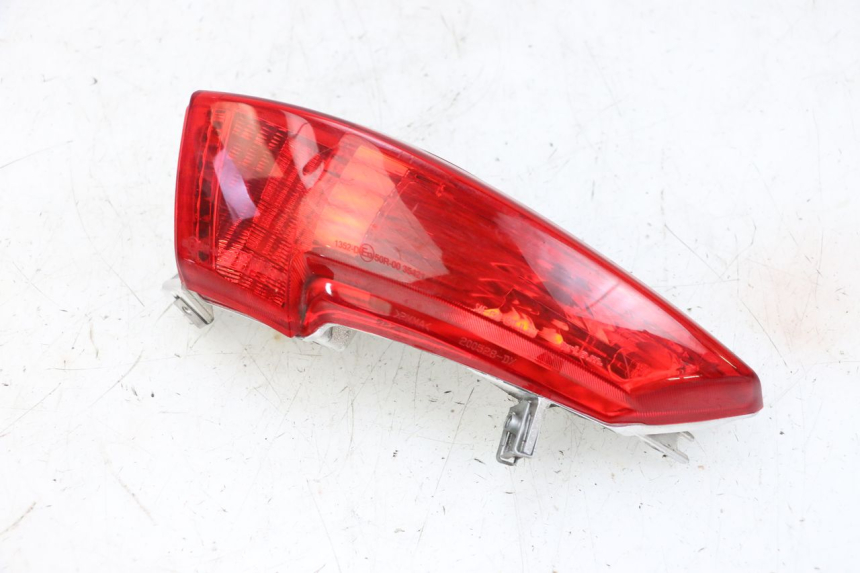 photo de Luz traseira direita PIAGGIO MP3 HPE 300 (2019 - 2026) - Detalhes característicos