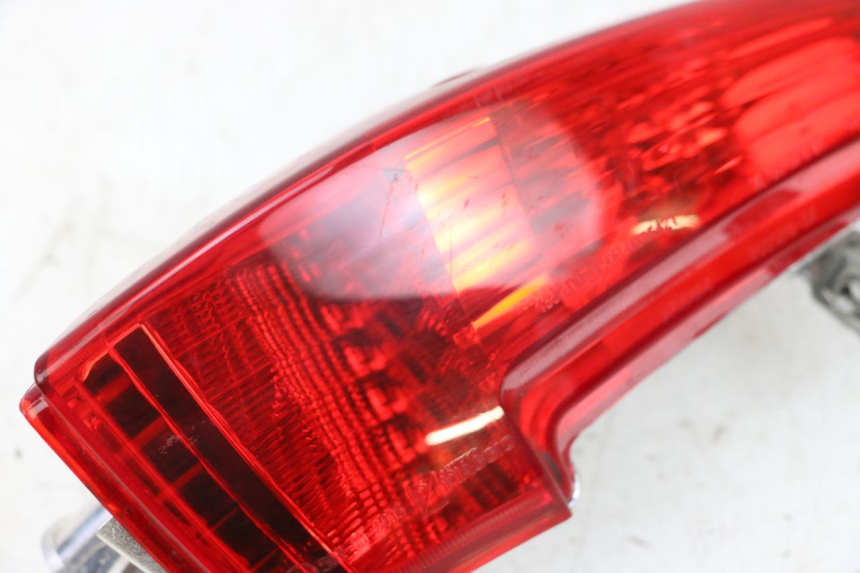 photo de Luz traseira direita PIAGGIO MP3 HPE 300 (2019 - 2026) - Ampliação dos componentes