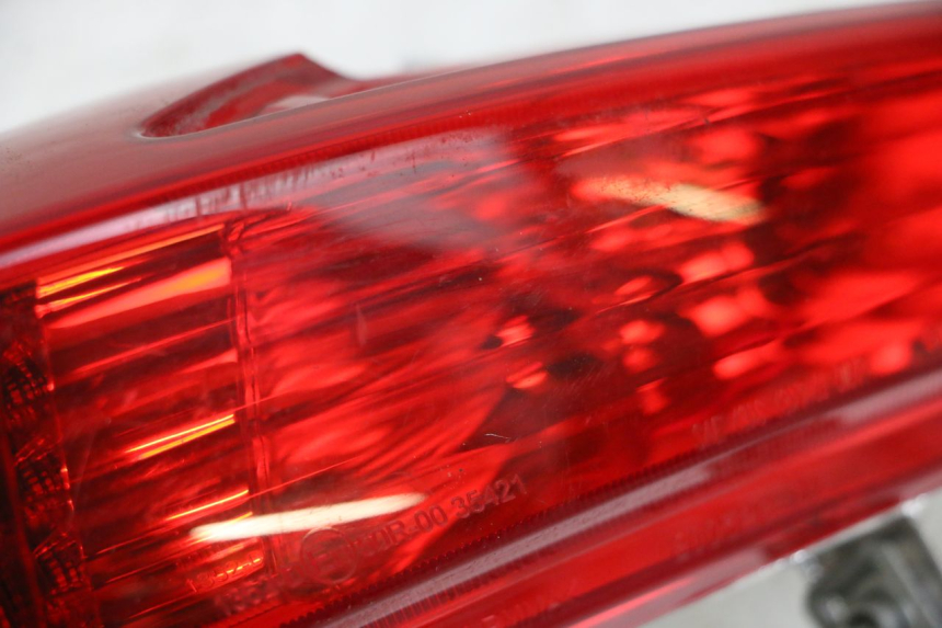 photo de Luz traseira direita PIAGGIO MP3 HPE 300 (2019 - 2026) - Outro ângulo de visão