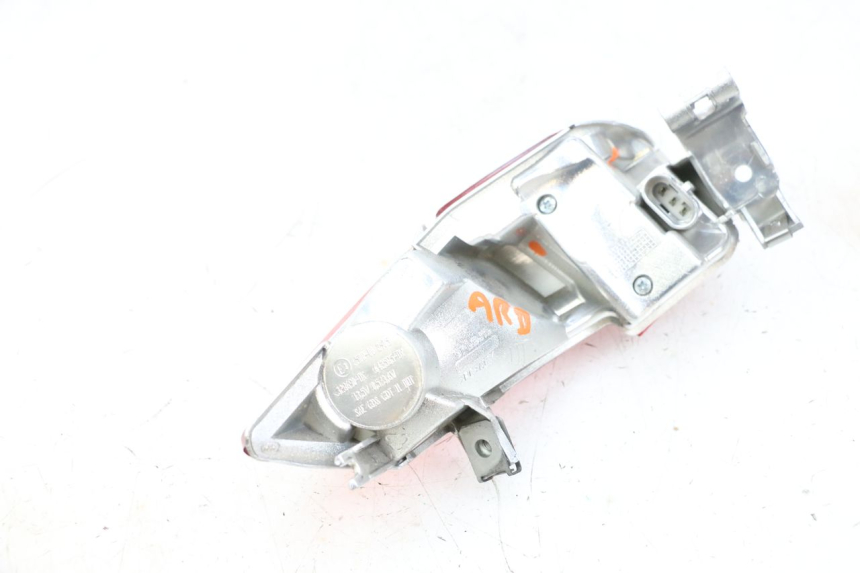 photo de Luz traseira direita PIAGGIO MP3 HPE 300 (2019 - 2026) - Pontos de fixação