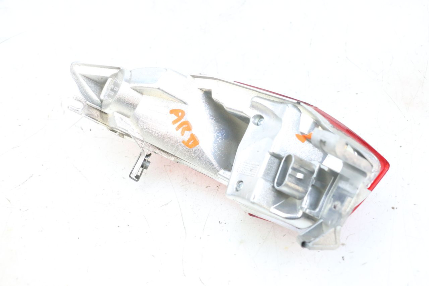 photo de Luz traseira direita PIAGGIO MP3 HPE 300 (2019 - 2026) - Peça verificada