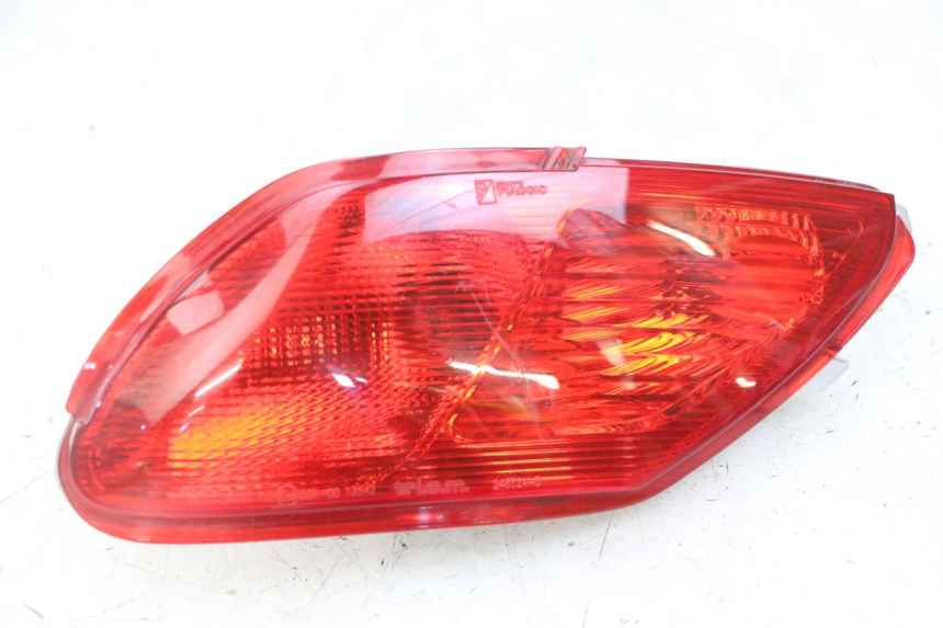 photo de FAROL TRASEIRO DIREITO PIAGGIO MP3 LT 300 (2010 - 2016) - Vista principal