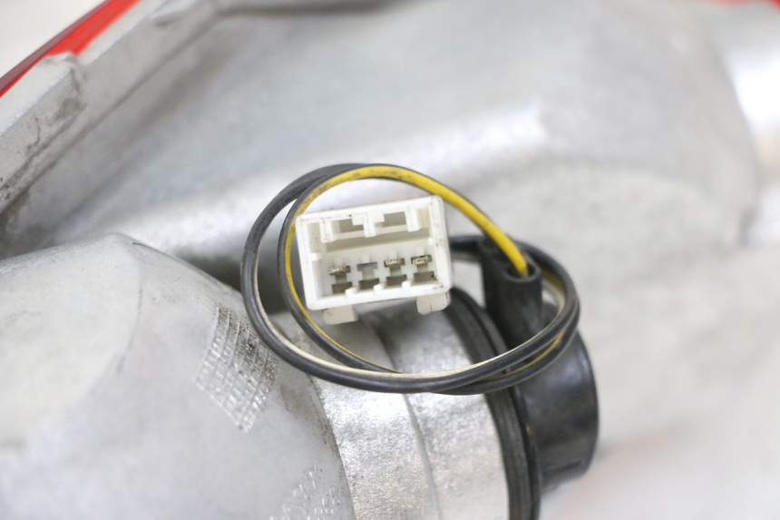 photo de FAROL TRASEIRO DIREITO PIAGGIO MP3 LT 300 (2010 - 2016) - Zoom do estado de desgaste