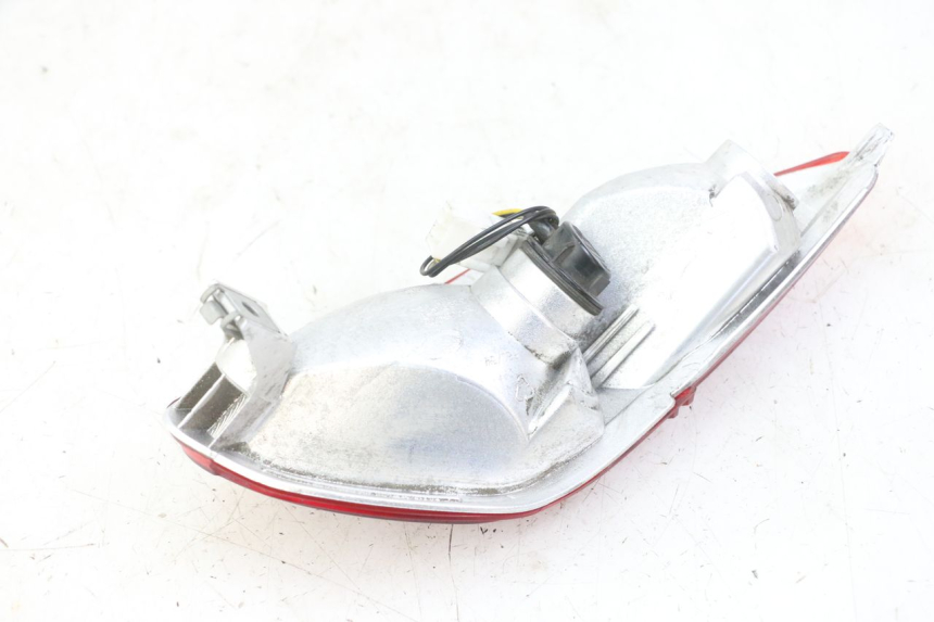 photo de FAROL TRASEIRO DIREITO PIAGGIO MP3 LT 300 (2010 - 2016) - Outro ângulo de visão