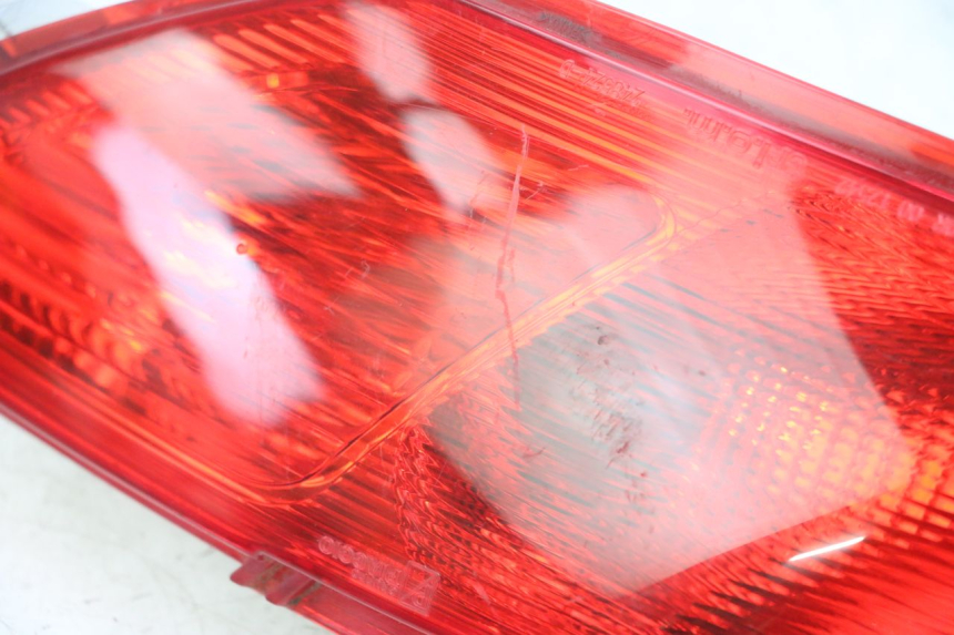 photo de FAROL TRASEIRO DIREITO PIAGGIO MP3 LT 300 (2010 - 2016) - Pontos de fixação