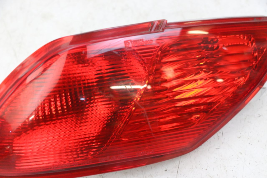 photo de FAROL TRASEIRO DIREITO PIAGGIO MP3 LT 300 (2010 - 2016) - Marcações e referências