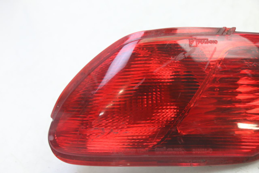 photo de FAROL TRASEIRO DIREITO PIAGGIO MP3 LT 300 (2010 - 2016) - Detalhe da peça