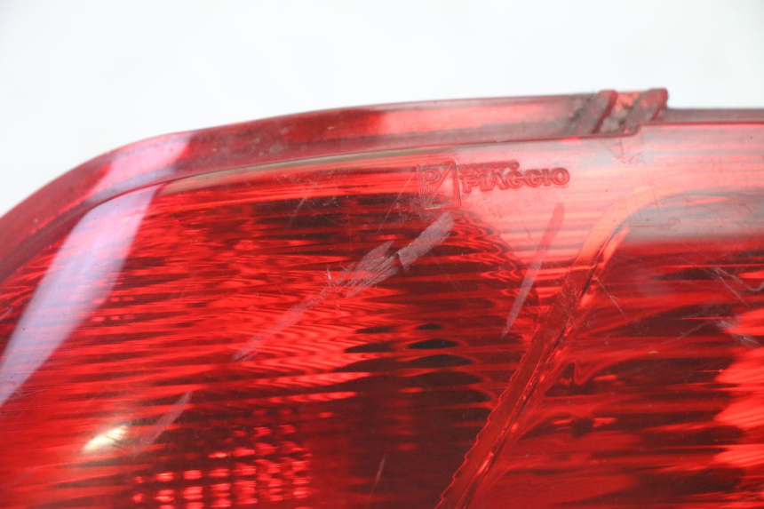 photo de FAROL TRASEIRO DIREITO PIAGGIO MP3 LT 300 (2010 - 2016) - Outro ângulo de visão