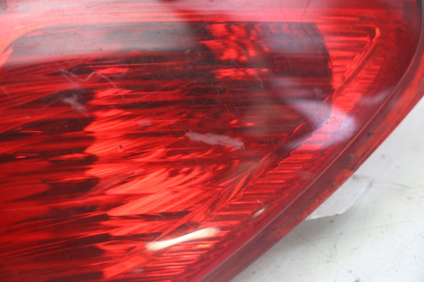 photo de FAROL TRASEIRO DIREITO PIAGGIO MP3 LT 300 (2010 - 2016) - Ampliação técnica