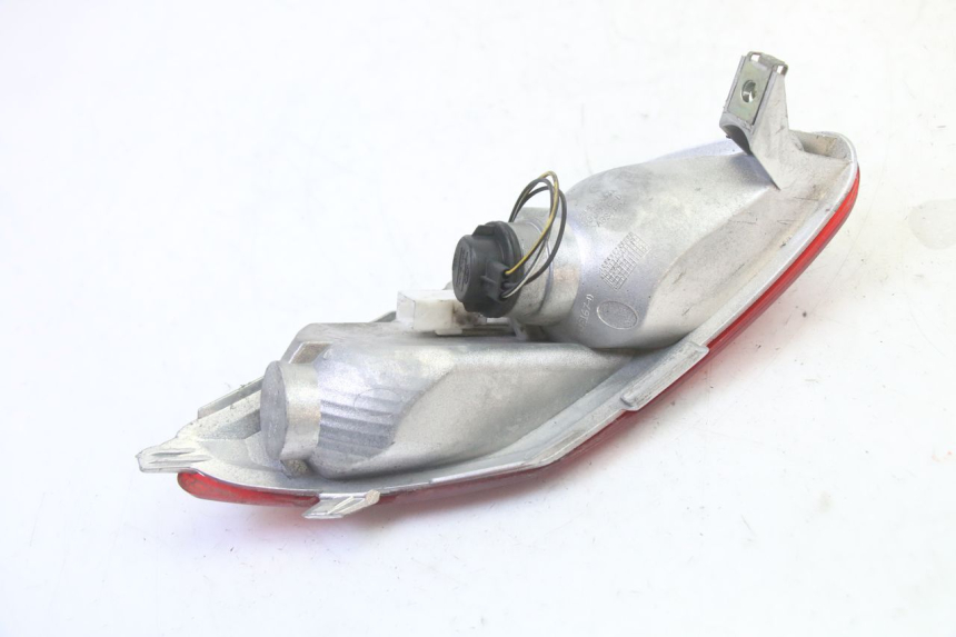 photo de FAROL TRASEIRO DIREITO PIAGGIO MP3 LT 300 (2010 - 2016) - Pontos de fixação