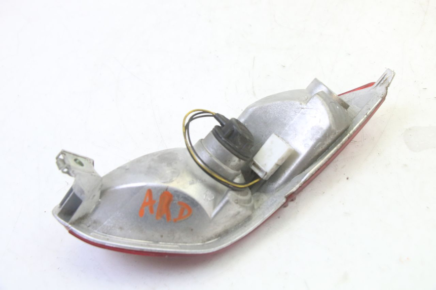 photo de FAROL TRASEIRO DIREITO PIAGGIO MP3 LT 300 (2010 - 2016) - Estado da superfície